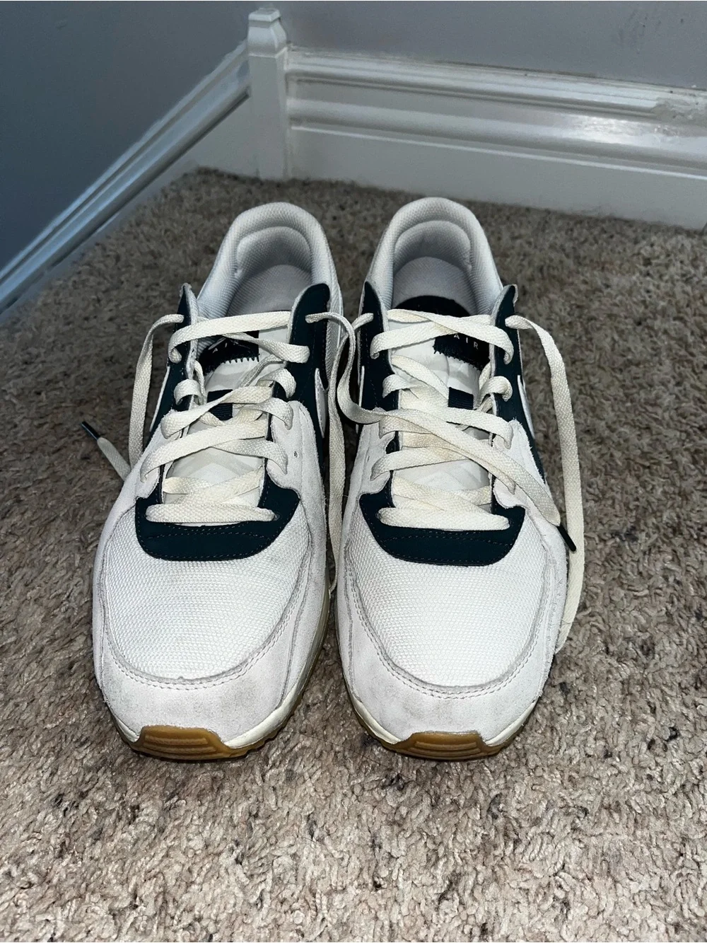 Nike Low-Top Air Max Sneakers in White, gray & Green
